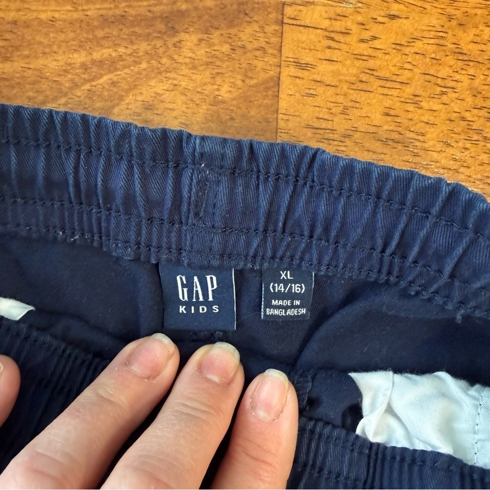 GAP Boy’s Navy Flat Front Shorts pill on elastic waist size XL 14/16 - Picture 2 of 5